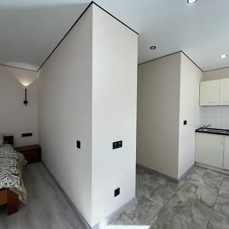 Апартаменты Near Pechersk Metro Station *